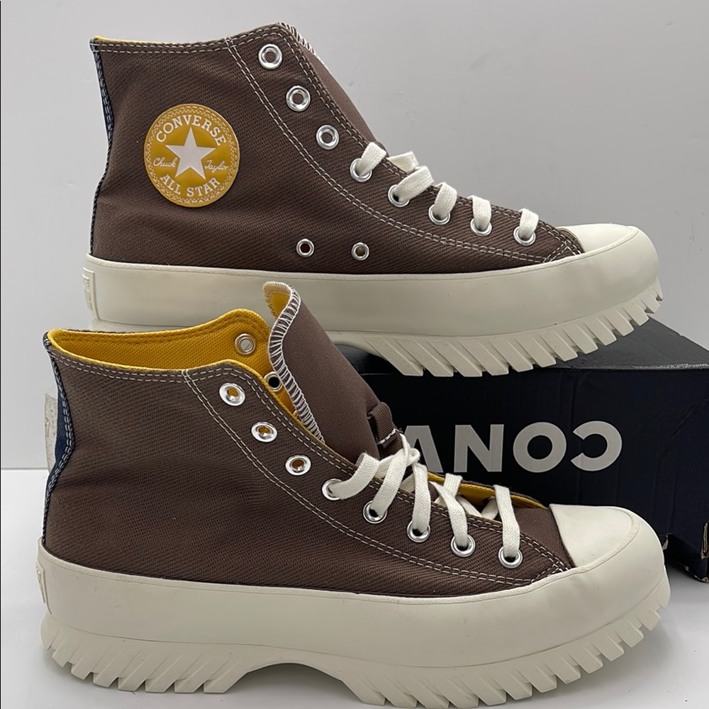 Converse Men’s High-Top Platform Sneakers A03808C
CTAS LUGGED 2.0 HI SQUIRREL FR